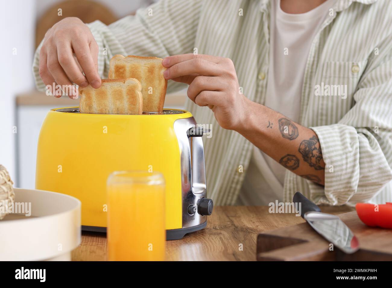 Toaster in kitchen making toasts hi-res stock photography and images ...