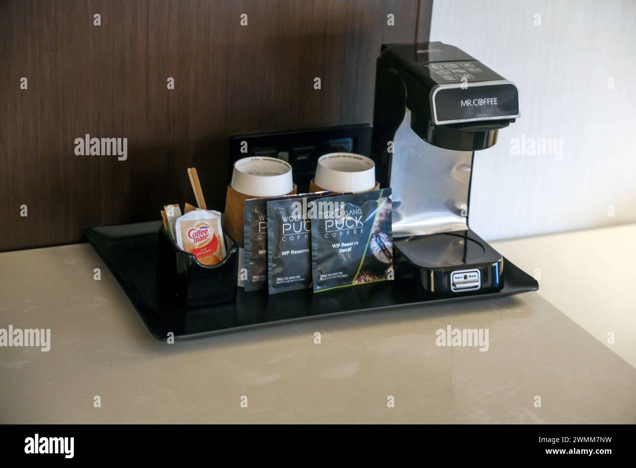 Hotelzimmer, Kaffeemaschine, Hotel Riu Plaza Fishermans Wharf. San