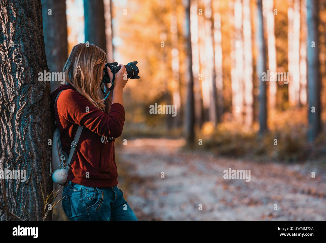 Female photographer nature hi-res stock photography and images - Alamy