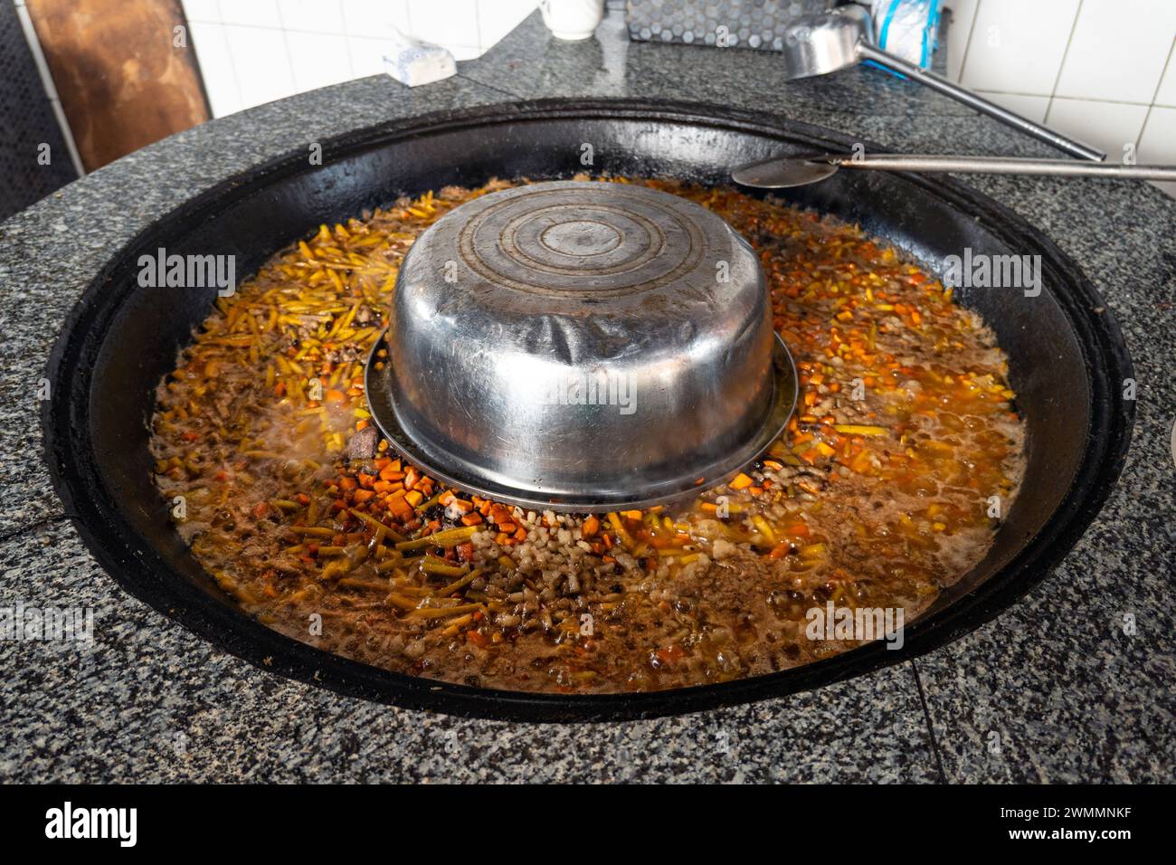 Cooking of plov in the Kazan, cauldron at the Central Asian Plov Centre, Tashkent, Uzbekistan Stock Photo