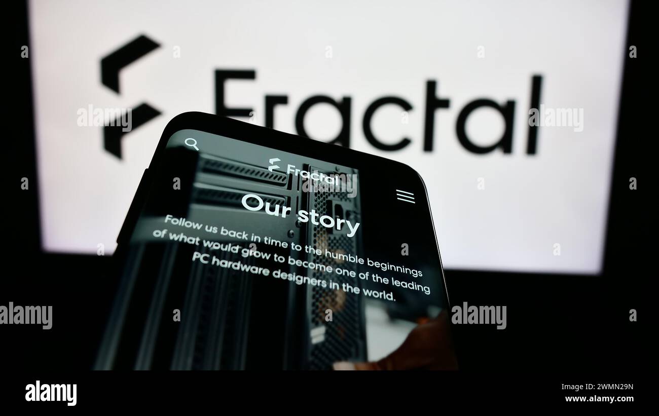 Smartphone with website of Swedish computer hardware design company Fractal Gaming AB in front of logo. Focus on top-left of phone display. Stock Photo