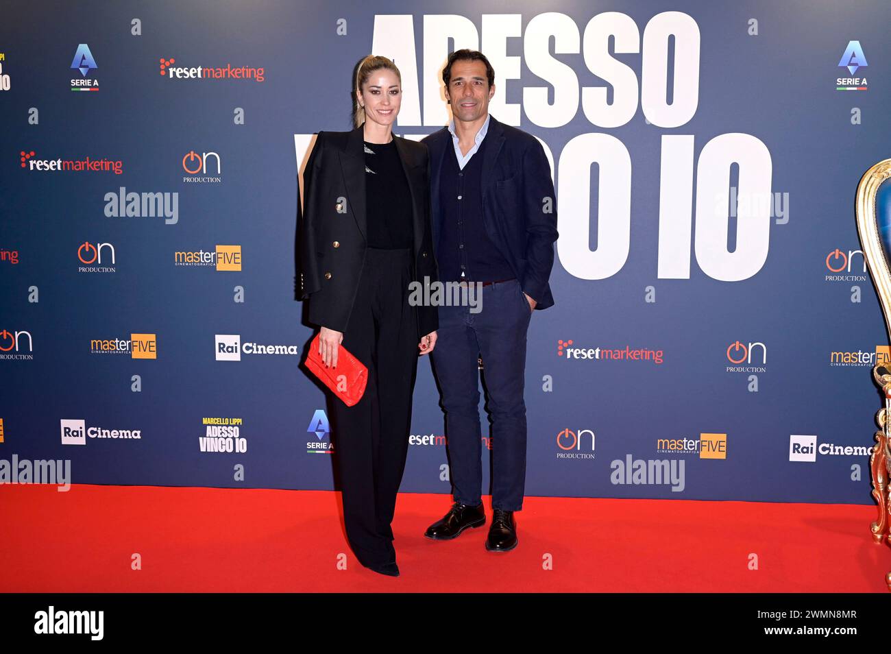 Elena Santarelli mit Ehemann Bernardo Corradi bei der Premiere des Dokumentarfilms 'Adesso vinco io - Marcello Lippi' im Space Cinema Moderno. Rom, 26.02.2024 Stock Photo