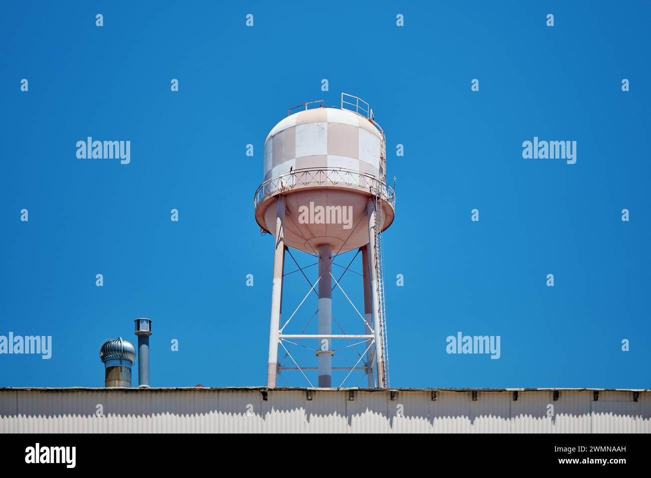 Water tower, red and white, Sunnyvale, California, USA Stock Photo