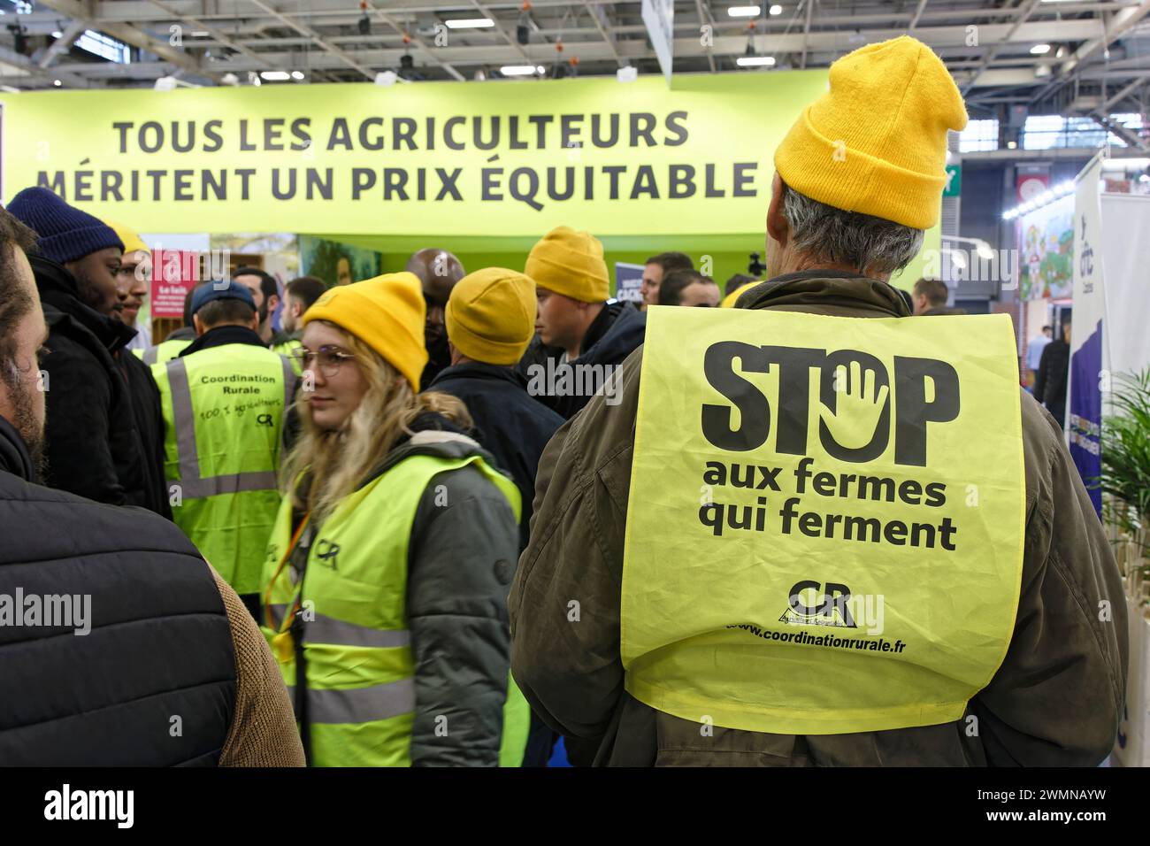 Paris, France. 24th Feb, 2024. Farmers demonstrate during the inauguration of the 60th Agricultural Show by French President Emmanuel Macron at the Ex Stock Photo
