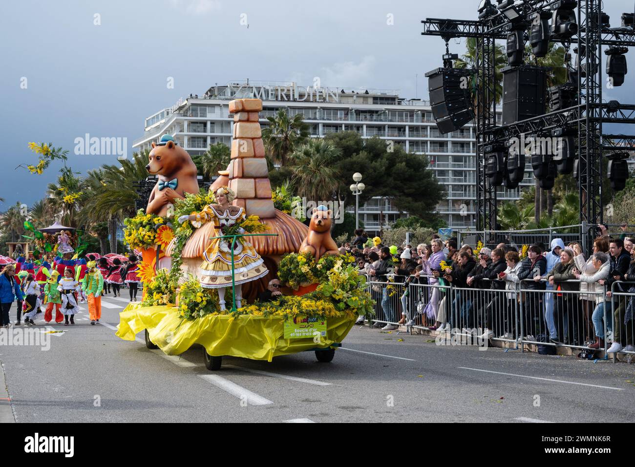 Battle of flowers festival hi-res stock photography and images - Alamy, image size:1300x955