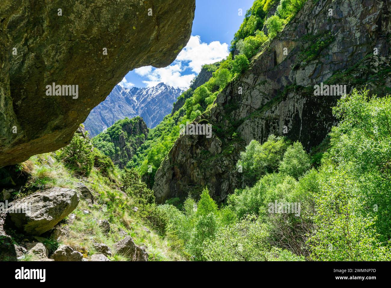 Picturesque mountains hi-res stock photography and images - Alamy