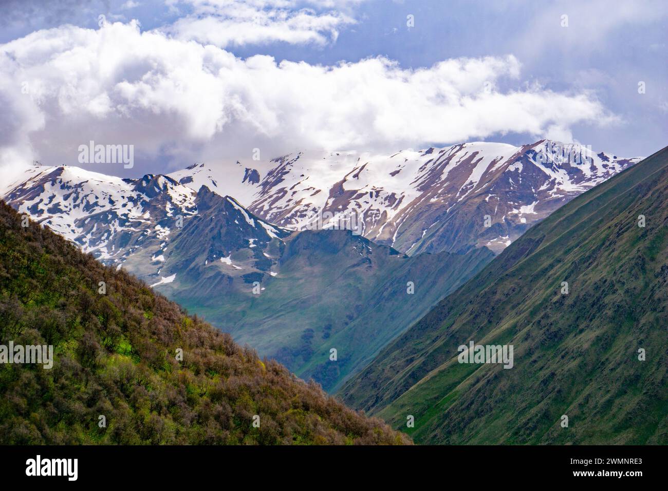 Picturesque mountain landscape ranges hi-res stock photography and ...