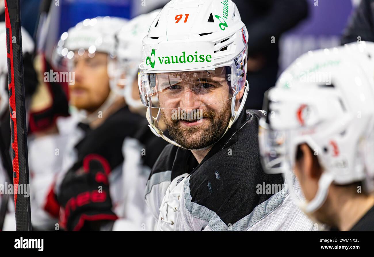 EHC Kloten - Lausanne HC, Stimo Arena, National League NL, Regular Season: #91 Fabian Heldner, Verteidiger Lausanne HC sitzt auf der Spielerbank. (Klo Stock Photo