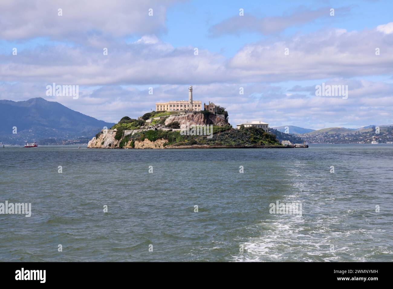 Alcatraz. Felseninsel in der San Francisco Bay. Fungierte in der Zeit von 1934 bis 1963 als eines der bekanntesten und berüchtigtsten Hochsicherheitsgefängnisse. Symbol für den amerikanischen Strafvollzug. Heute Teil der Golden Gate National Recreation Area. San Francisco, Kalifornien, USA, Vereinigte Staaten von Amerika, 26.02.2024 *** Alcatraz Rock Island in San Francisco Bay Functioned from 1934 to 1963 as one of the most famous and notorious maximum security prisons Symbol of the American penal system Today part of the Golden Gate National Recreation Area San Francisco, California, USA, Un Stock Photo