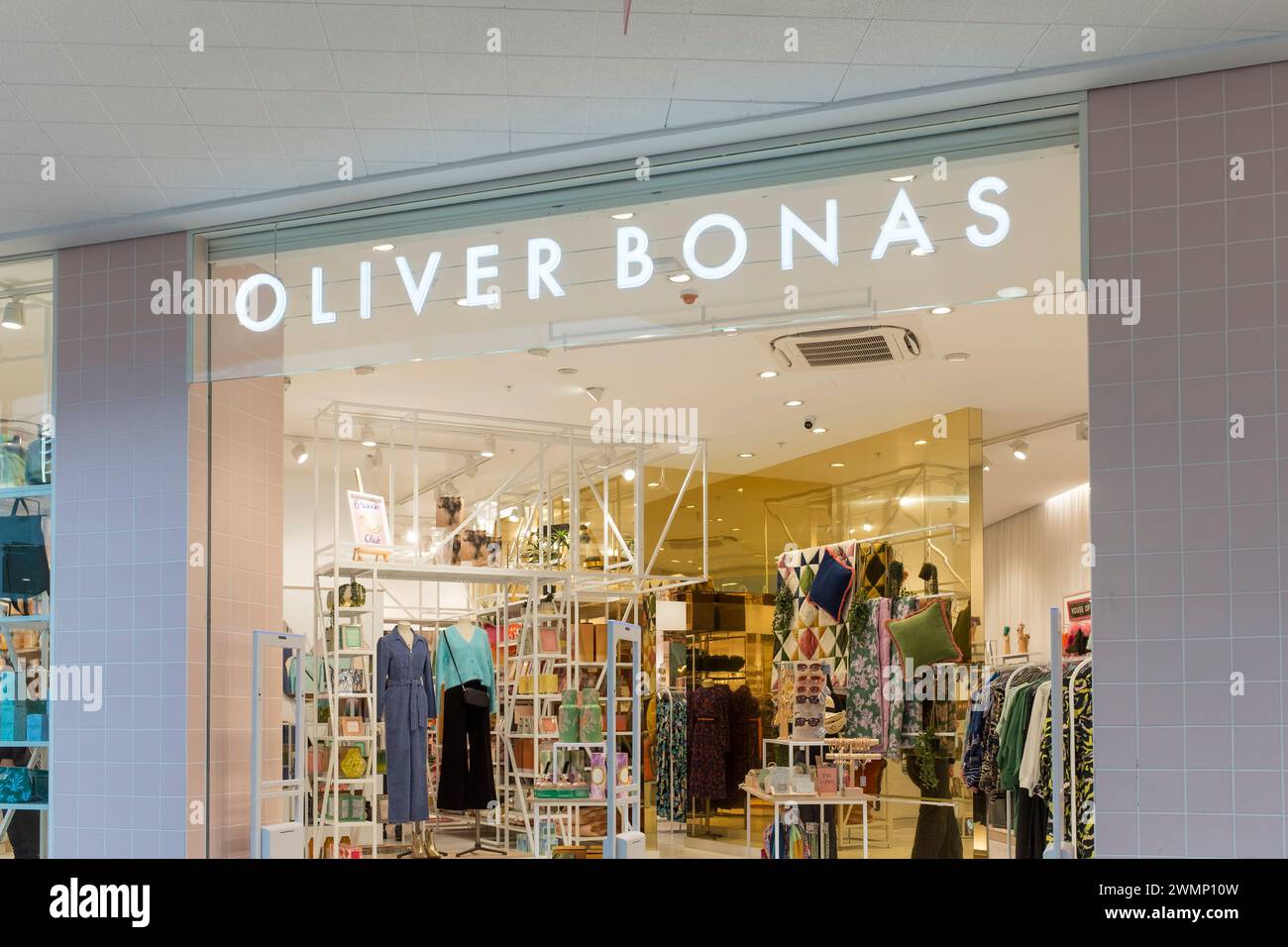 Shopping centre mall signage hires stock photography and images Alamy