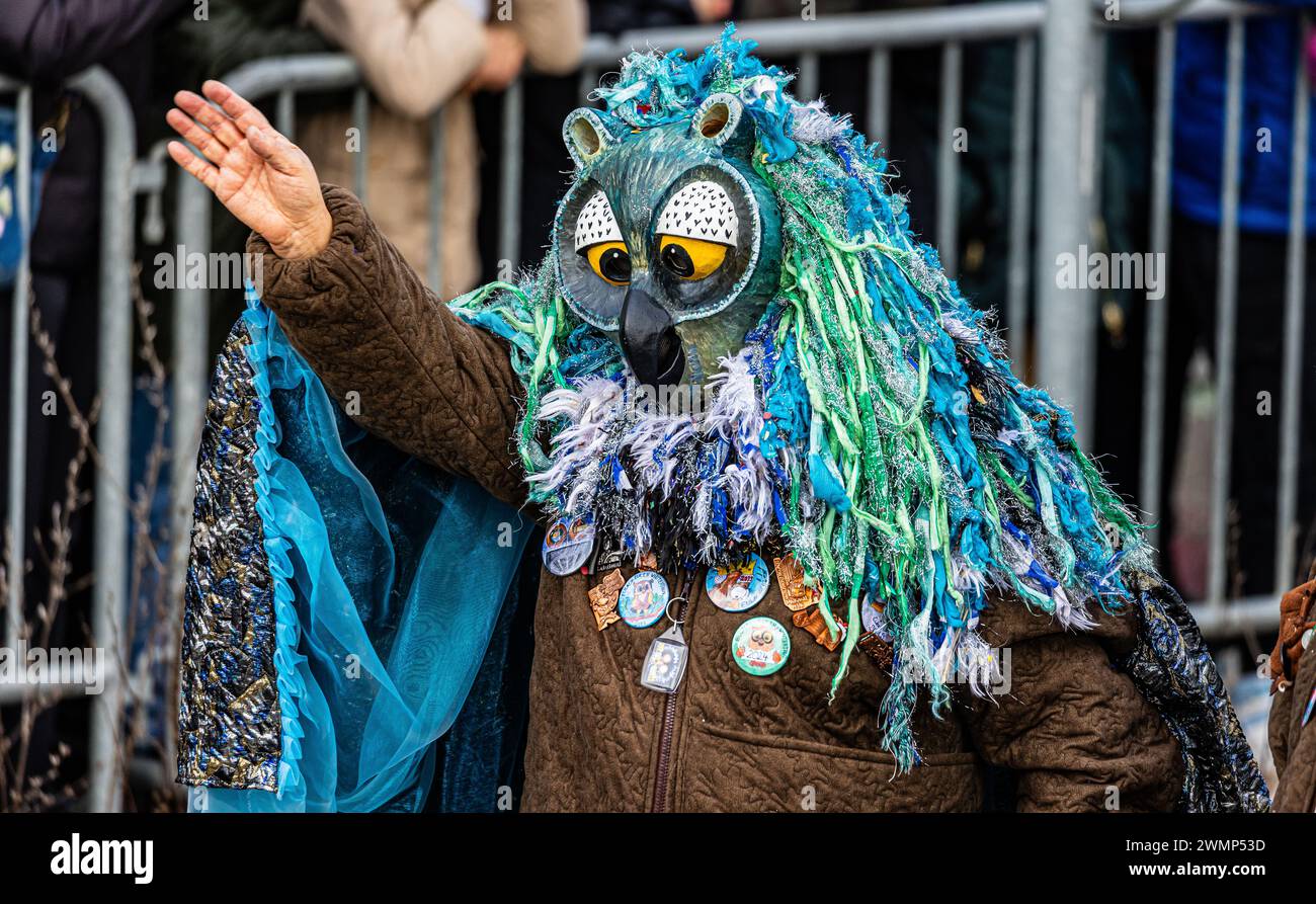 Impressionen des grossen Fasnachtsumzug der 66. Bassersdorfer Fasnacht. Es nahme 24 Gruppen am Umzug, welcher von  schätzungsweise 15'000 Personen bes Stock Photo