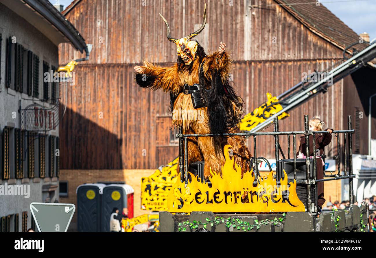 Impressionen des grossen Fasnachtsumzug der 66. Bassersdorfer Fasnacht. Es nahme 24 Gruppen am Umzug, welcher von  schätzungsweise 15'000 Personen bes Stock Photo