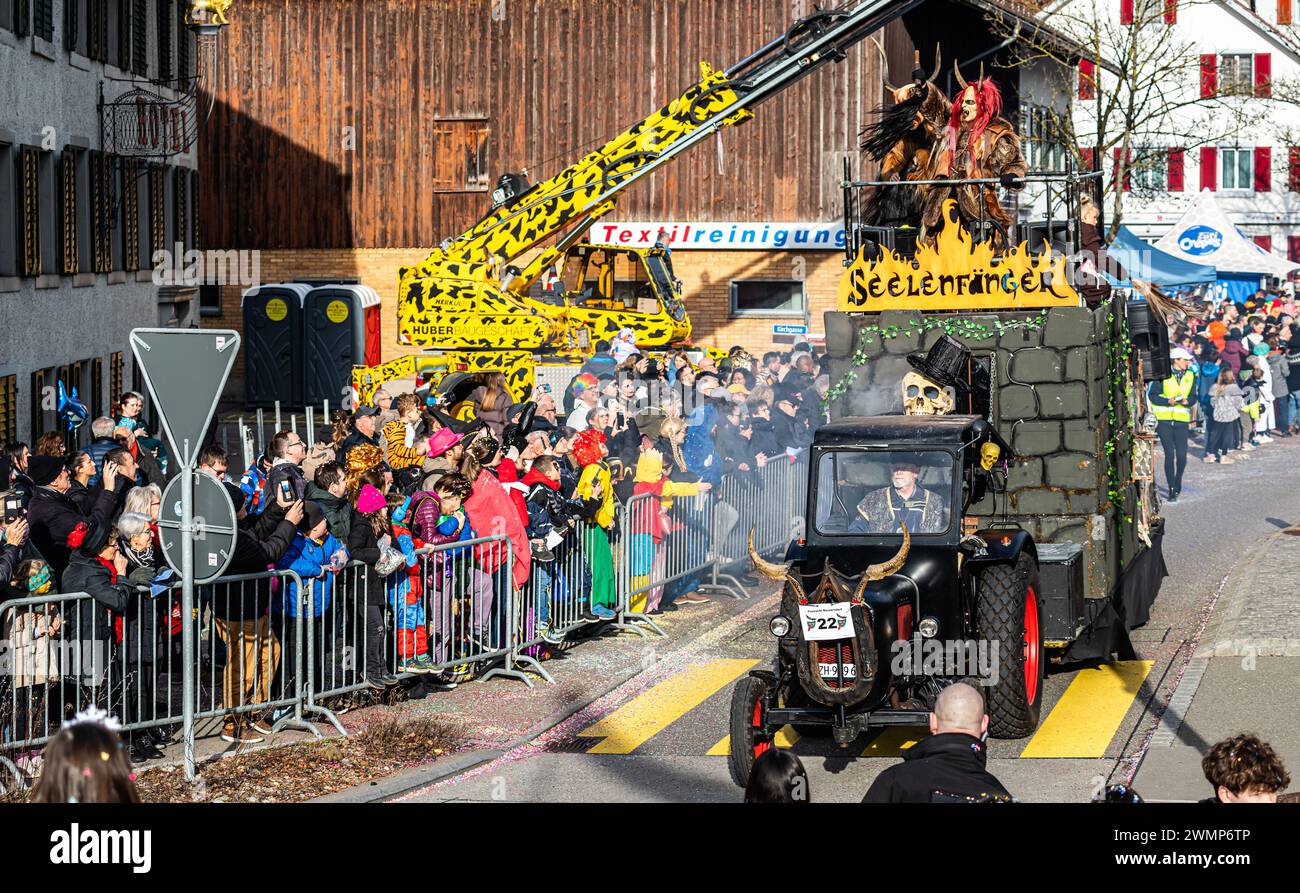 Impressionen des grossen Fasnachtsumzug der 66. Bassersdorfer Fasnacht. Es nahme 24 Gruppen am Umzug, welcher von  schätzungsweise 15'000 Personen bes Stock Photo