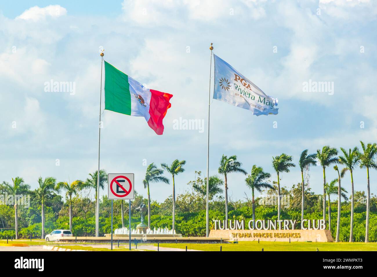 Akumal Mexico 02. February 2022 Huge Mexican Green White Red Flag At The PGA Riviera Maya Tulum Country Club Golf Course In Akumal Quintana Roo Mexico Stock Photo