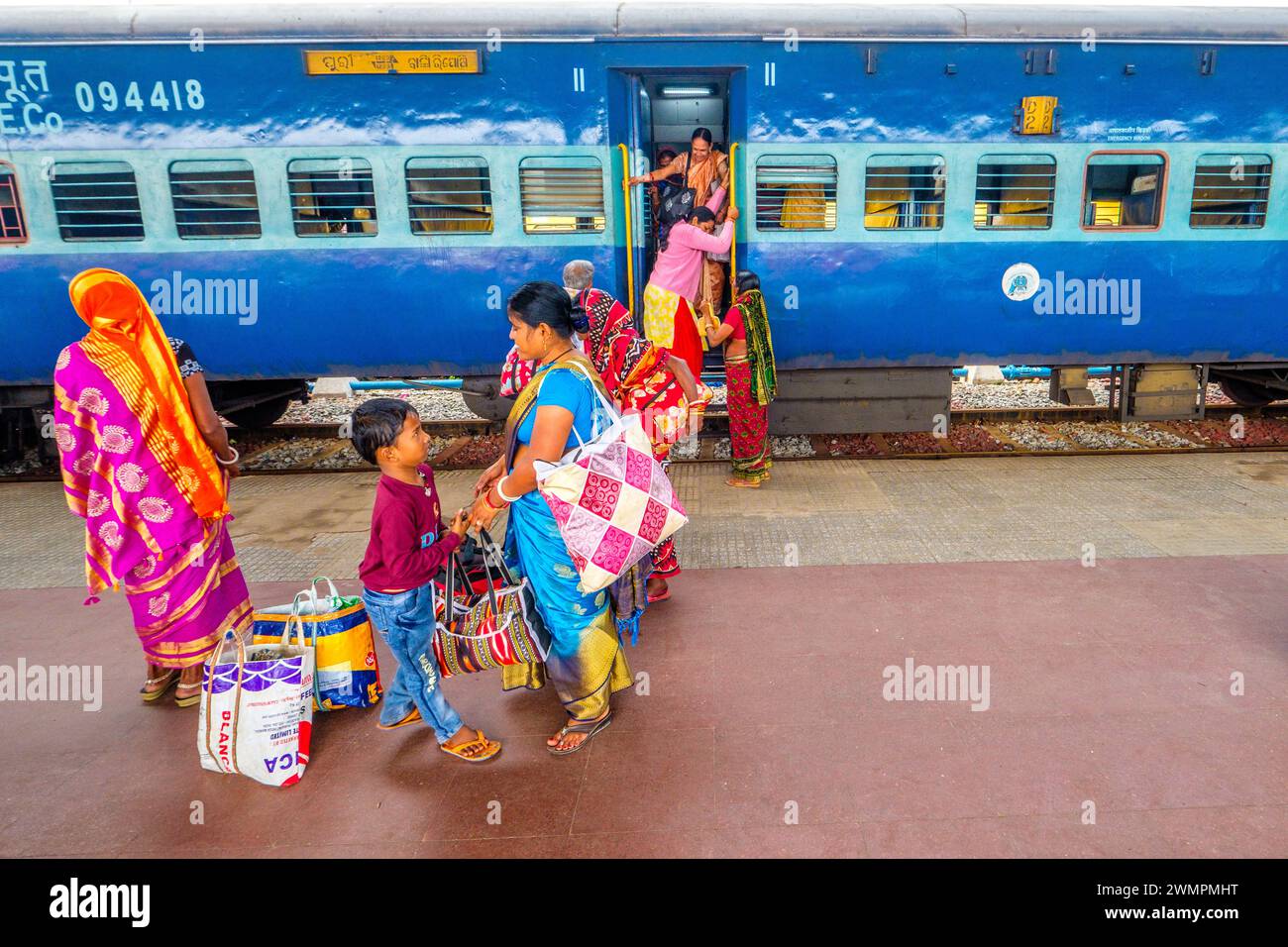 Passengers boarding / disembarking from a train of the Indian railways Stock Photo