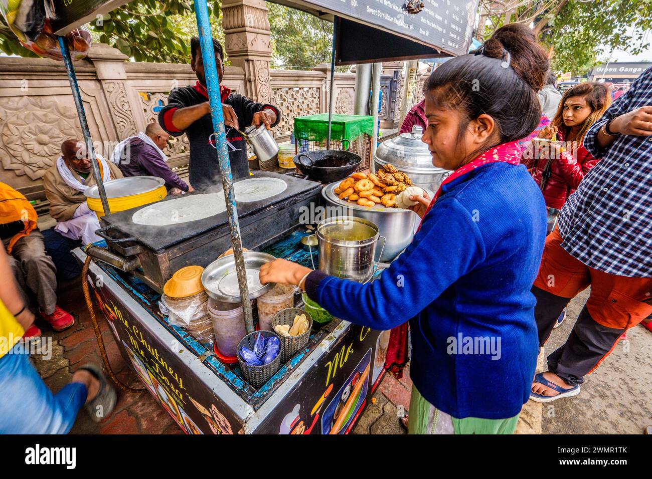 Street vendors selling food, tea and snacks in India Stock Photo - Alamy