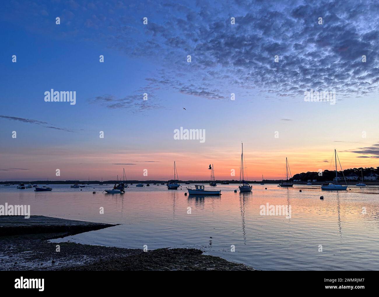 Sunrise in Suffolk - a tranquil start to the dat at Felixstowe Ferry Stock Photo