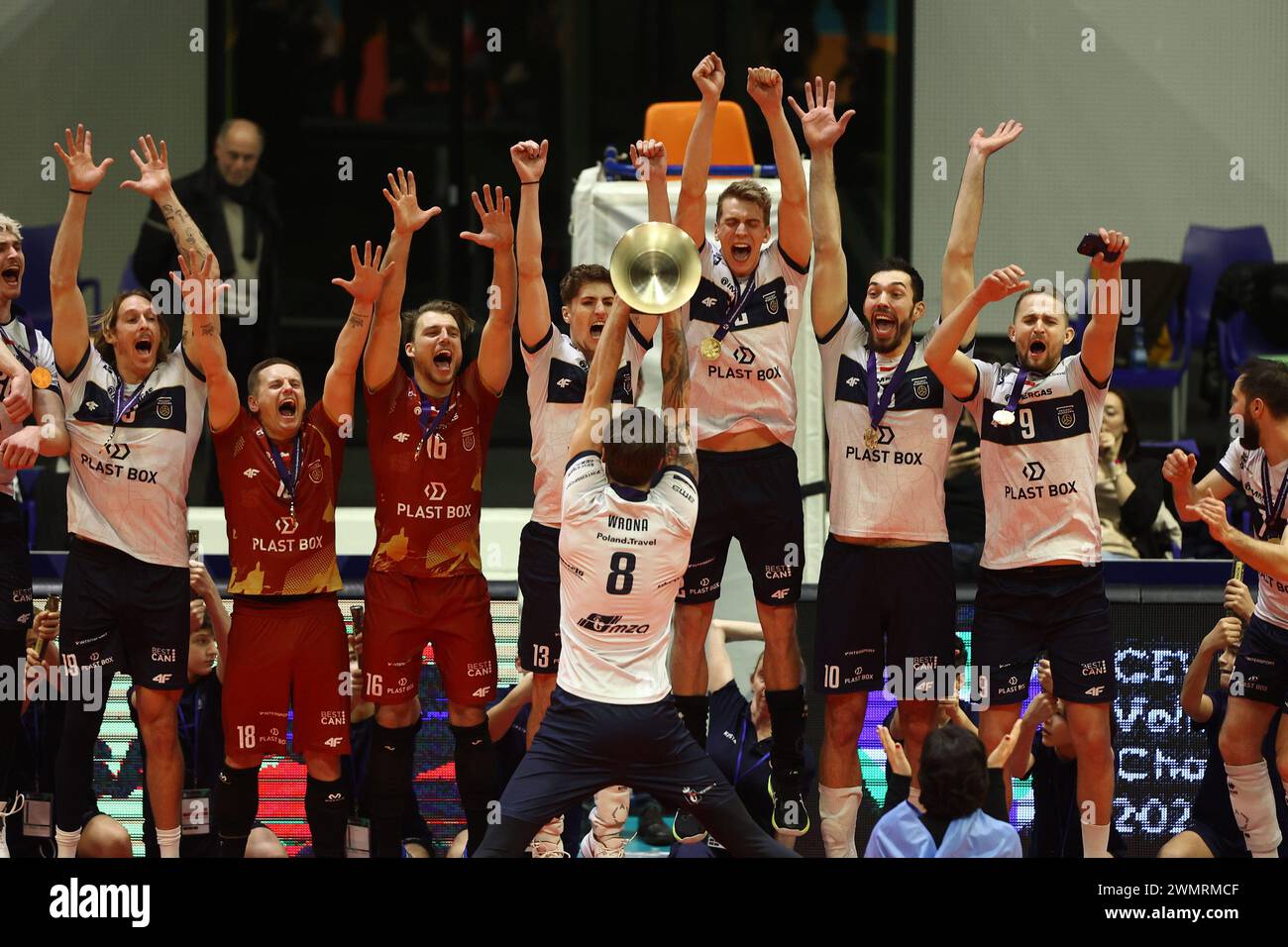 Monza, Italy, Thursday 25th February, 2024.  Projekt Warszawa celebrate the winner during the CEV Volleyball Cup 2024 between MINT Vero Volley Monza and Projekt Warszawa, Opiquad Arena, Monza. Credit: Mattia Martegani/Alamy Live News Stock Photo