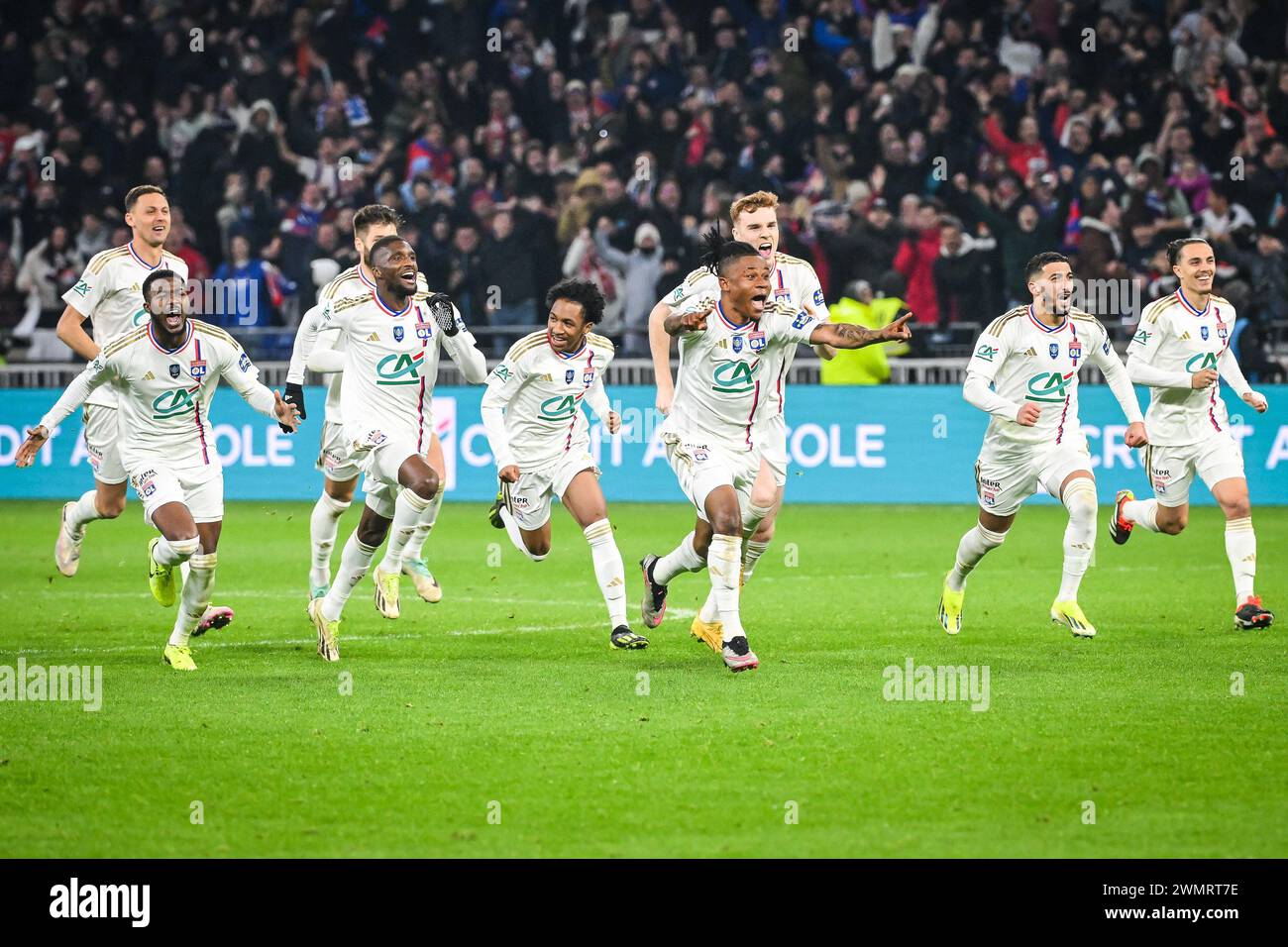 Decines-Charpieu, France, France. 27th Feb, 2024. Players of Lyon celebrate the victory during the French Cup match between Olympique Lyonnais (OL) and Racing Club de Strasbourg at Groupama Stadium on February 27, 2024 in Decines-Charpieu near Lyon, France. (Credit Image: © Matthieu Mirville/ZUMA Press Wire) EDITORIAL USAGE ONLY! Not for Commercial USAGE! Stock Photo