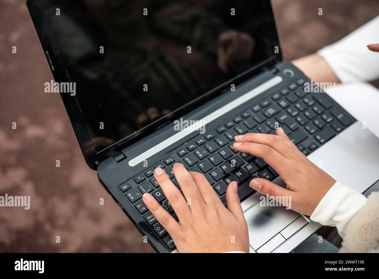 Hands woman open laptop typing hi-res stock photography and images - Alamy