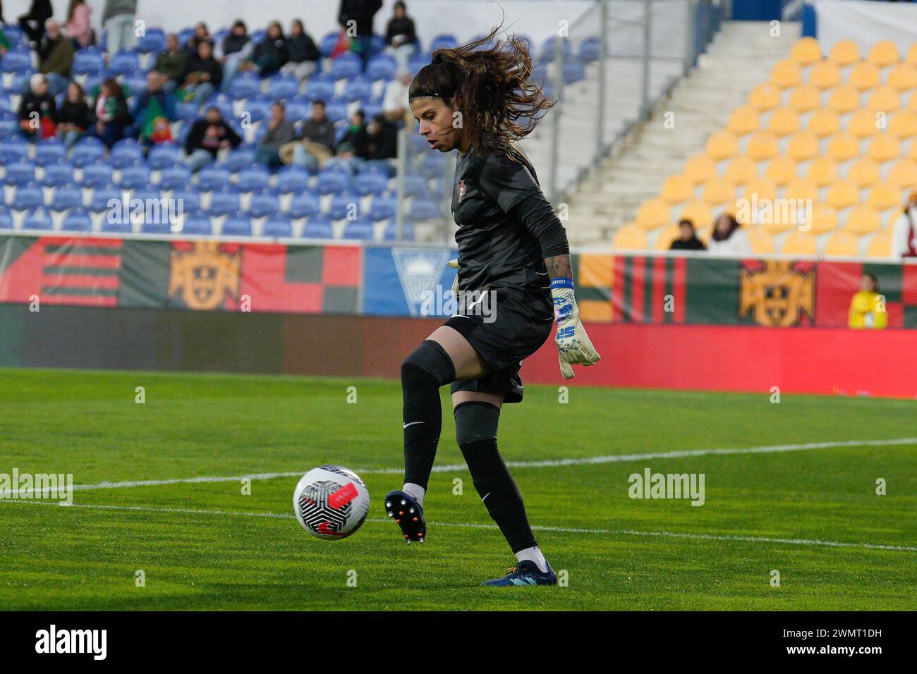 Leiria, Portugal. 17th Mar, 2021. Sporting Goalkeeper Ines Pereira warm up  during the women´s League Cup (2020/21) Final game between Benfica and  Sporting at the Estádio Municipal Dr. Magalhães Pessoa in Leiria