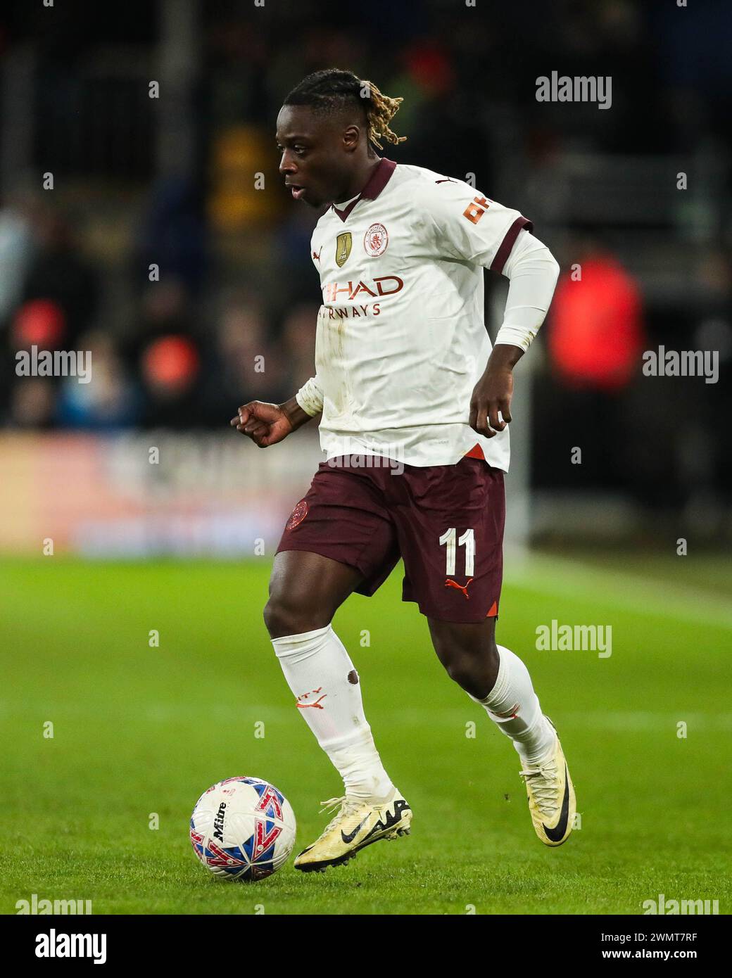 Luton, UK. 27th Feb, 2024. Manchester City's Jeremy Doku in action during the Luton Town FC v Manchester City FC Emirates FA Cup 5th Round match at Kenilworth Road, Luton, England, United Kingdom on 27 February 2024 Credit: Every Second Media/Alamy Live News Stock Photo