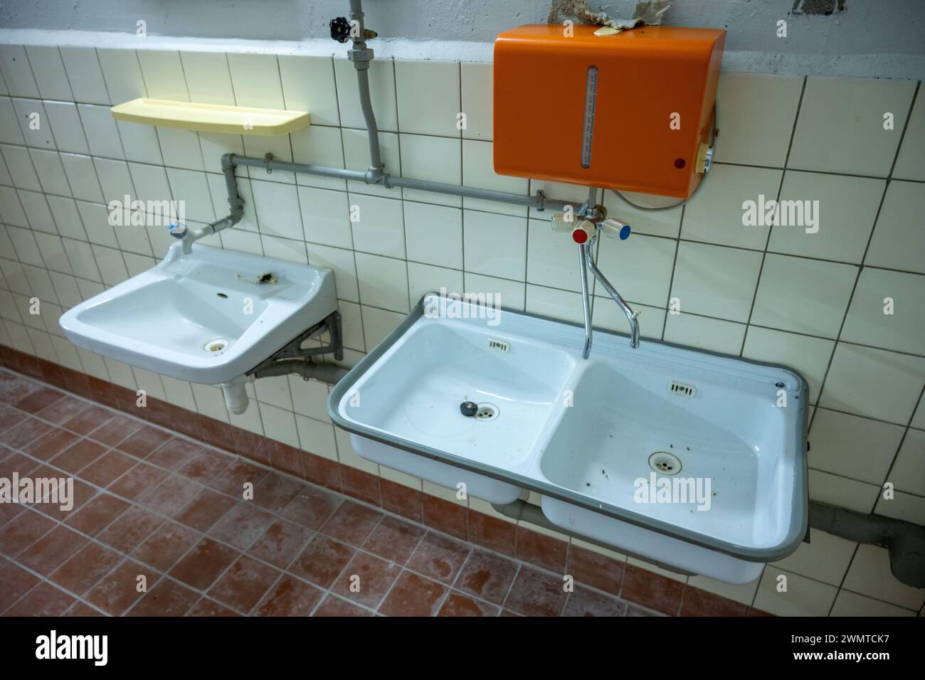 Pasewalk, Germany. 23rd Feb, 2024. Kitchen and bathroom in the bunker from GDR times. According to owner Fuhrmann from Torgelow, there are several interested parties for the bunker for sale. The GDR bunker in Pasewalk is to be sold. Credit: Stefan Sauer/dpa/Alamy Live News Stock Photo