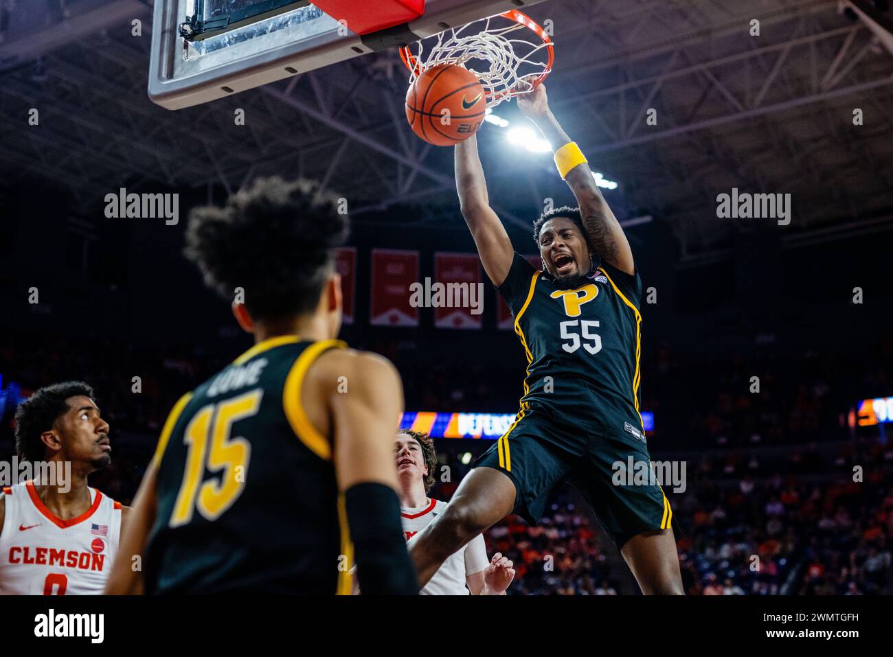 Clemson, SC, USA. 27th Feb, 2024. Pittsburgh Panthers Forward Zack Austin (55) Dunks Against The ...