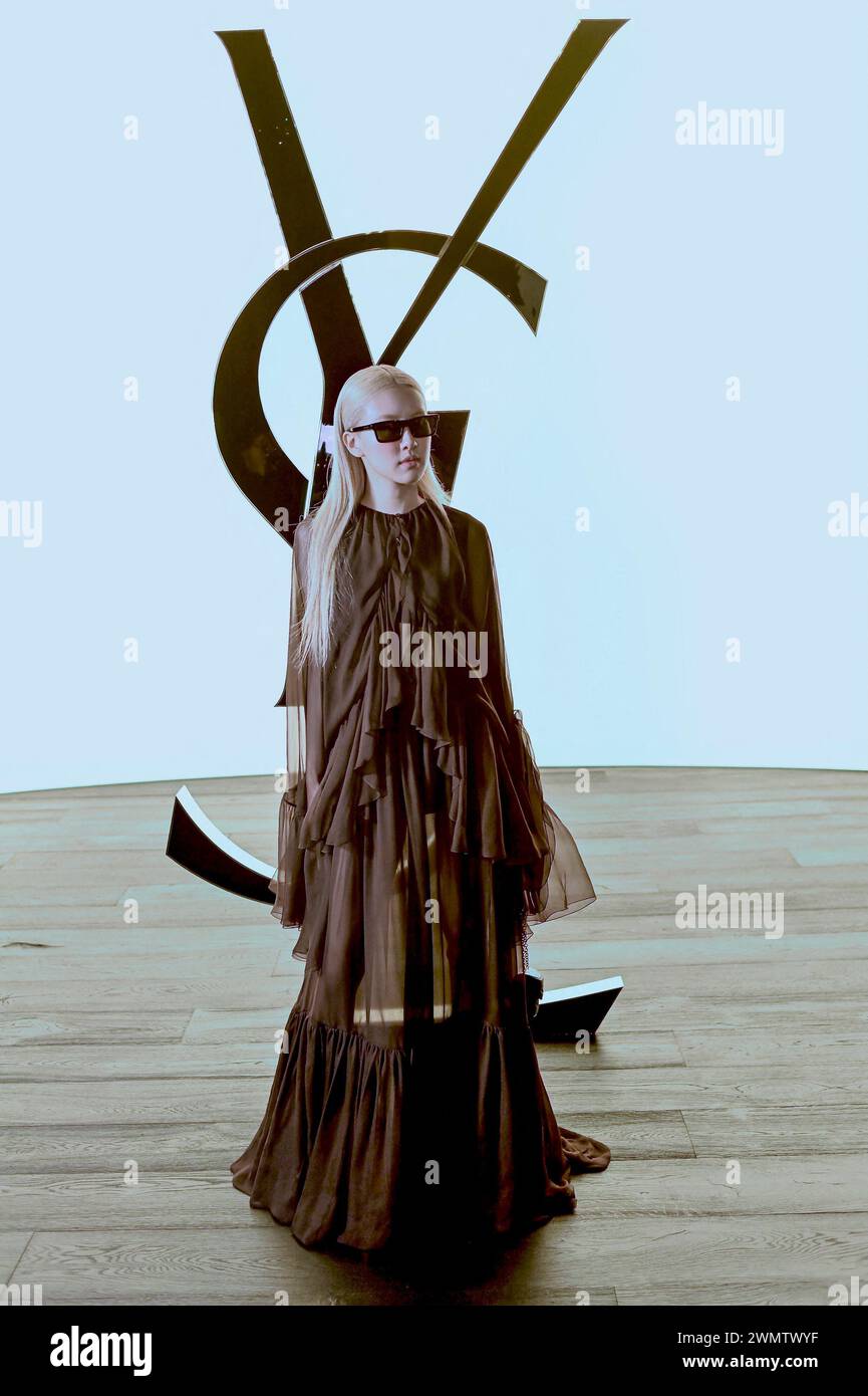 Eric Gilliland Dead: 'Roseanne' Writer-Producer Was 62, image size:865x1390