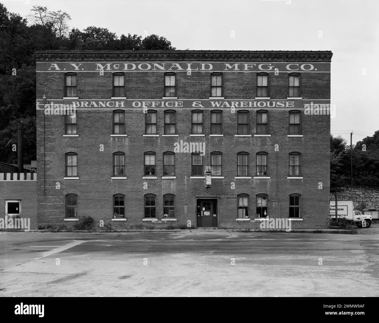 East Front of A.Y. McDonald MFG Co. Factory. View to West - Commercial & industrial Buildings, James Beach & Sons Company Factory & Warehouse, 57 South Locust Street, Dubuque Stock Photo