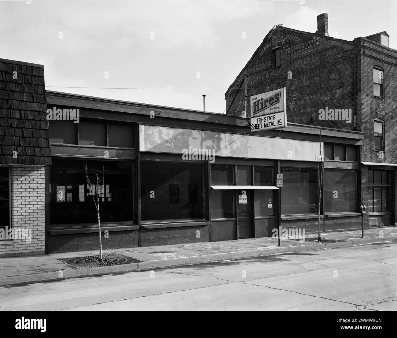 West Front. View to  Southeast - Commercial & industrial Buildings, Reo Sales Company Showroom, 420 central Avenue, Dubuque, Dubuque County, Iowa Stock Photo