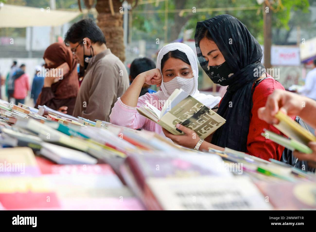 Dhaka, Bangladesh. 27th Feb, 2024. People gather at the ''Amar Ekushey Book Fair'' at Suhrawardy Uddyan, in Dhaka, Bangladesh, February 27, 2024. The Amar Ekushey Book Fair is a month-long event in Dhaka, Bangladesh that takes place in 2024 from February 1-29. The fair is held at the Bangla Academy premises and Suhrawardy Udyan. Photo by Suvra Kanti Das/ABACAPRESS.COM Credit: Abaca Press/Alamy Live News Stock Photo