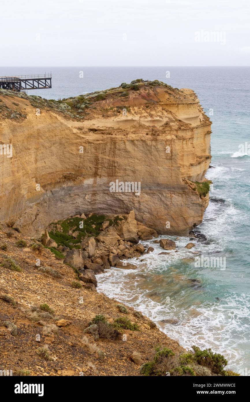 The amazing cliff faces around the iconic 12 Apostles in Port Campbell ...
