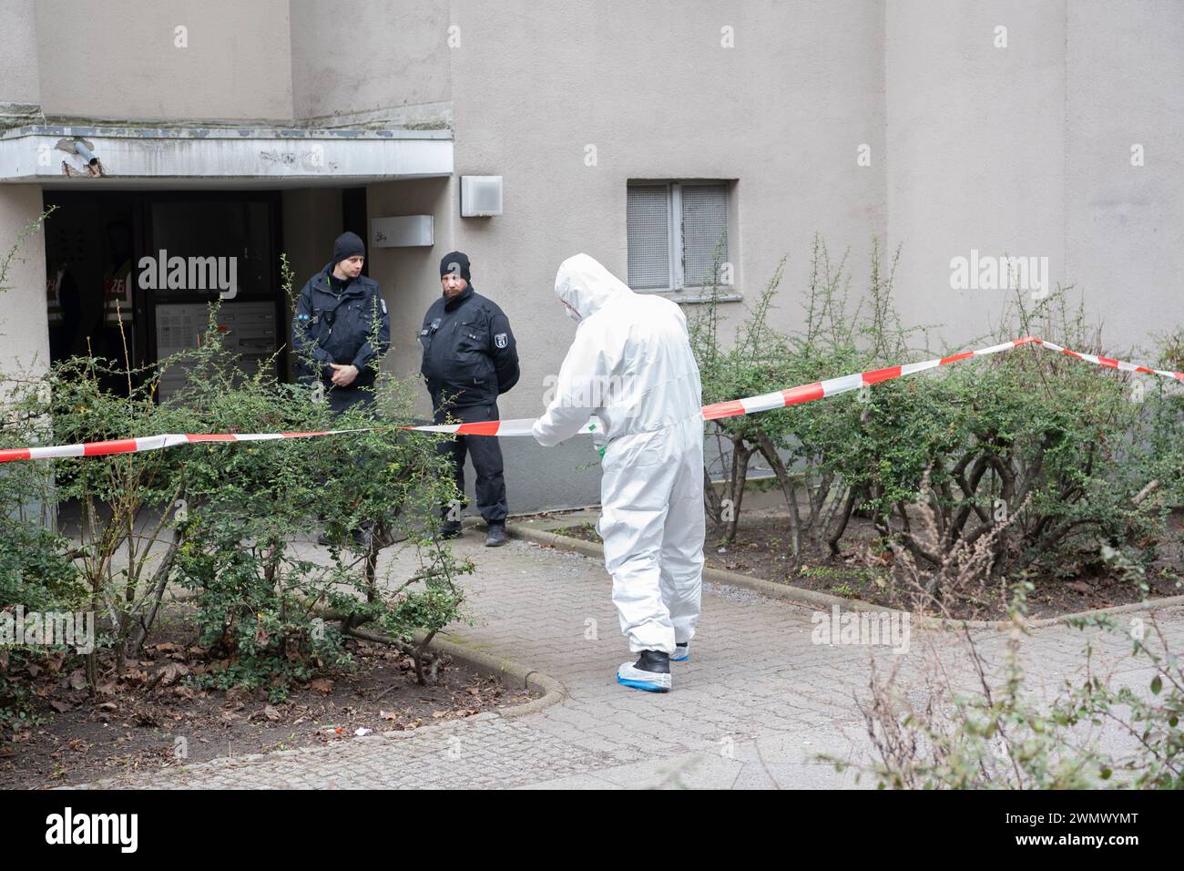 27 February 2024, Berlín Police cordon off the entrance to the