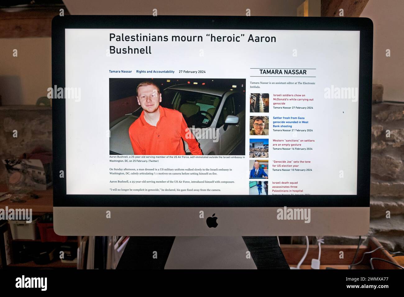 The Electric Intifada news website headline 'Palestinians mourn 'heroic|' Aaron Bushnell Israeli genocide protest computer screen shot February 2024 Stock Photo