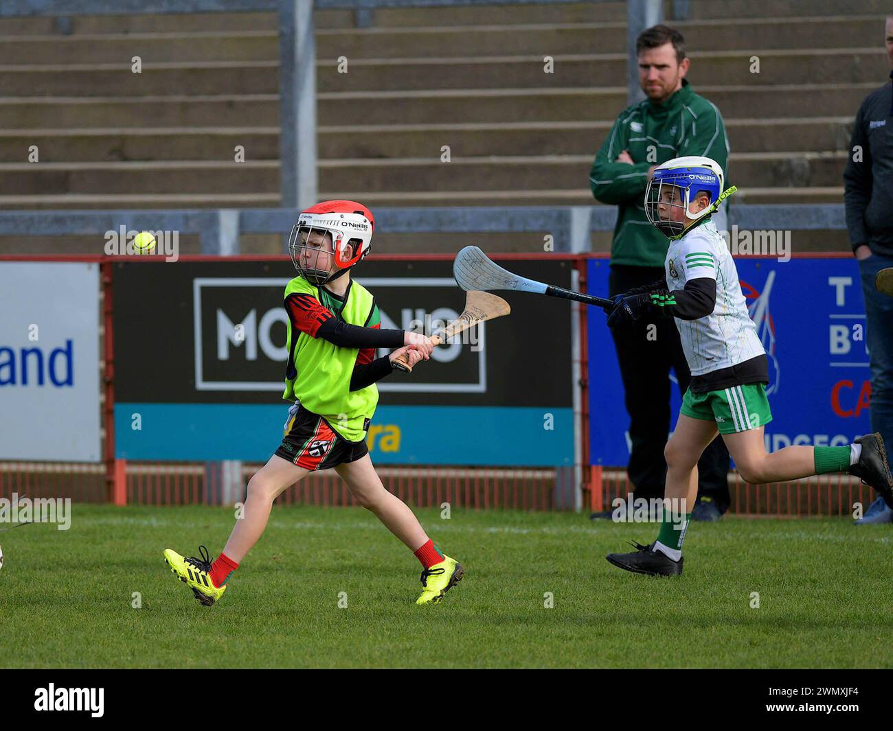 Primary school children from Doire Trasna and Faughanvale GAA clubs ...