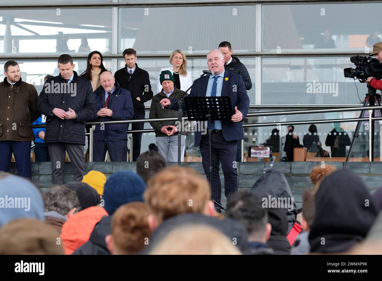 Cardiff, Wales, UK – Wednesday 28th February 2024 – Andrew RT Davies leader of the Welsh Conservatives addresses Welsh farmers as they protest against the Welsh government’s proposed Sustainable Farming Scheme ( SFS ).  Photo Steven May / Alamy Live News Stock Photo