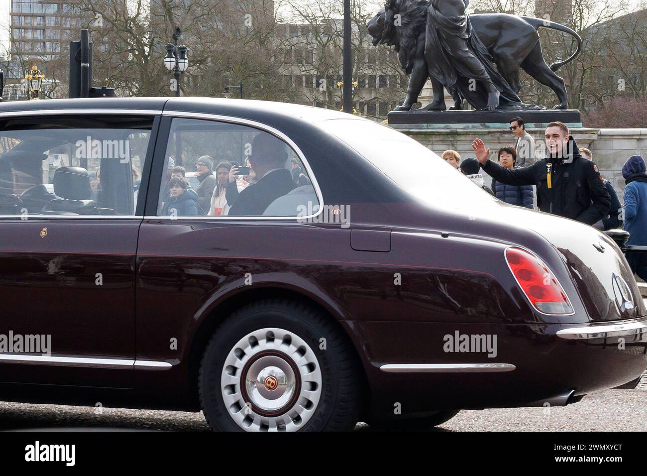 *** EXCLUSIVE *** SPECIAL RATES APPLY *** 27/02/2024. London, UK. Members of the public wave at King Charles III as he is seen being driven to Clarence House in Westminster, central London. It has been announced that King Charles III and Prince William missed a memorial service for the late King Constantine of Greece at Windsor Castle . Photo credit: Ben Cawthra/Sipa USA **NO UK SALES** Stock Photo