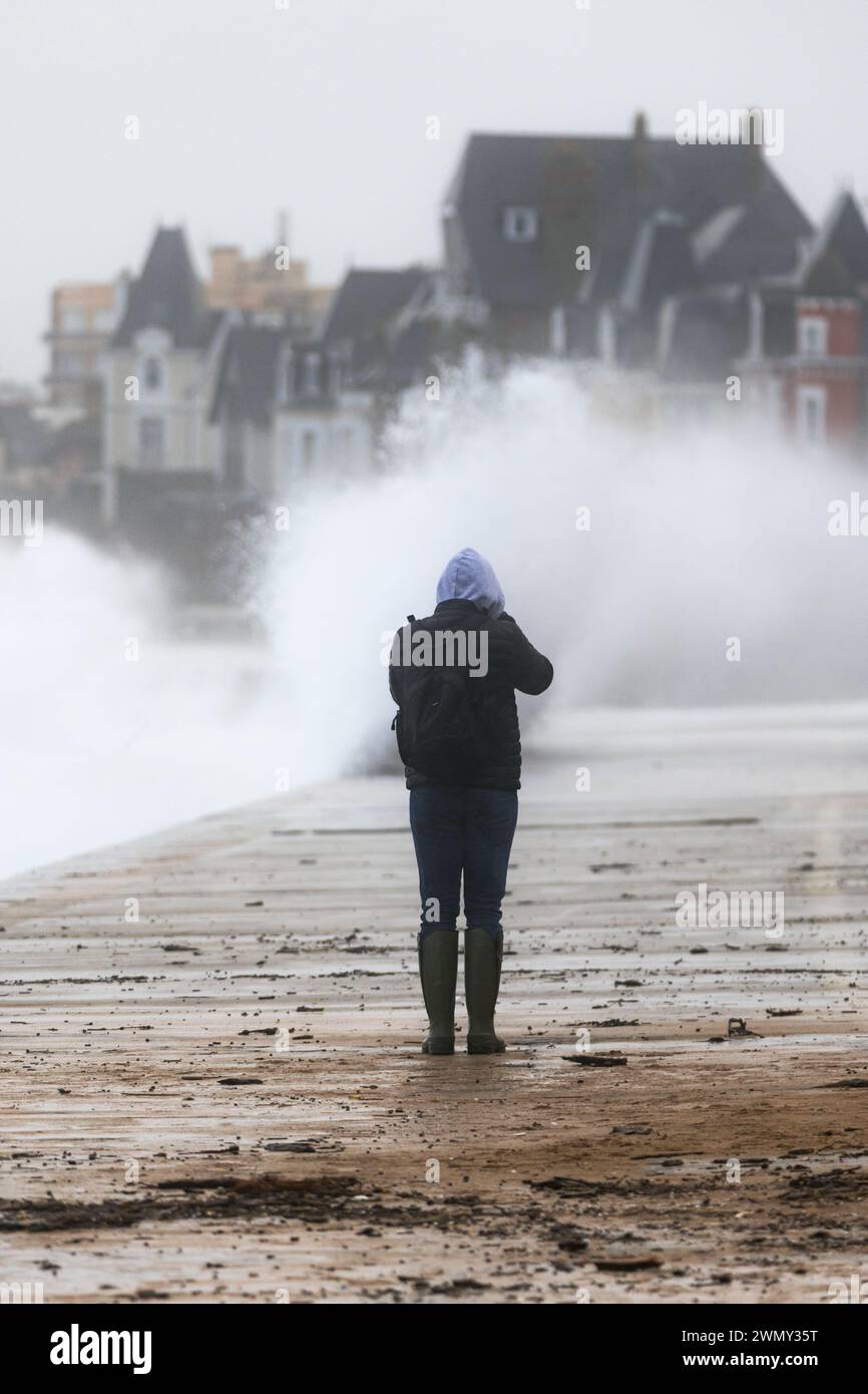 France, Ille et Vilaine, Saint Malo, Storm Karlotta during the high tides Stock Photo
