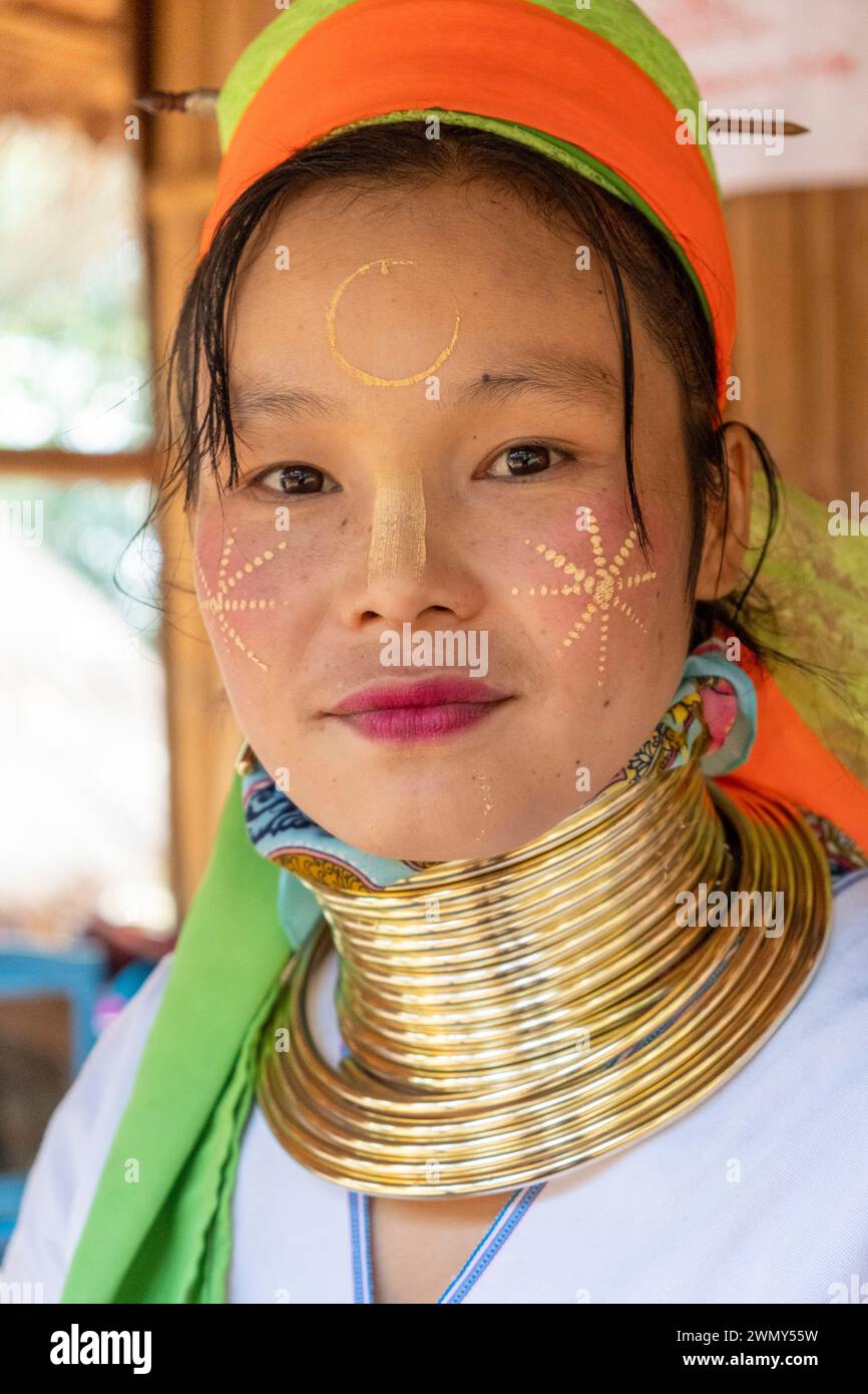 Thailand, Chiang Rai, village of the Kayan tribe, Giraffe or Padaung woman Stock Photo