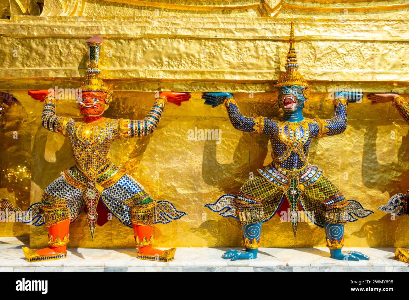 Thailand, Bangkok, the Royal Palace or Grand Palace, guard statue of a Golden Chedi Stock Photo
