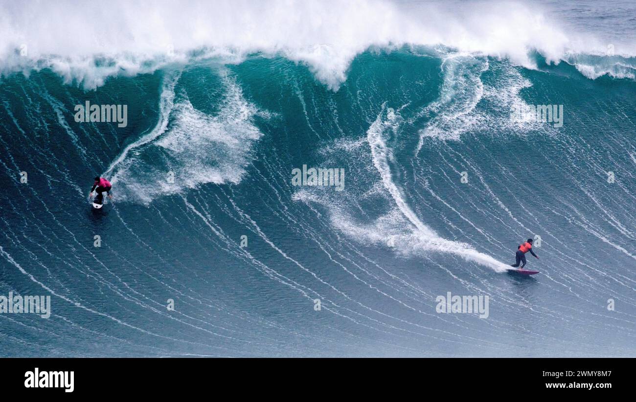 Portugal, Estremadura, Nazaré, Big Wave Challenge, surfing competition on the giant waves of Nazaré Stock Photo