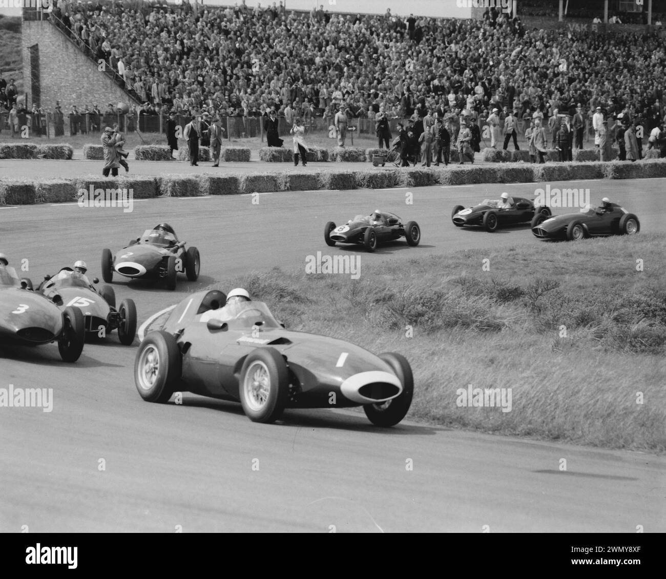 Zandvoort, Netherlands.  May 26, 1958. 1958 Grand Prix of the Netherlands, In front Stirling Moss (1) followed by Stuart Lewis-Evans (3), Harry Schell (15), Tony Brooks (2), Jack Brabham (8) and Roy Salvadori (7) in the Dutch Formula 1 Grand Prix Stock Photo