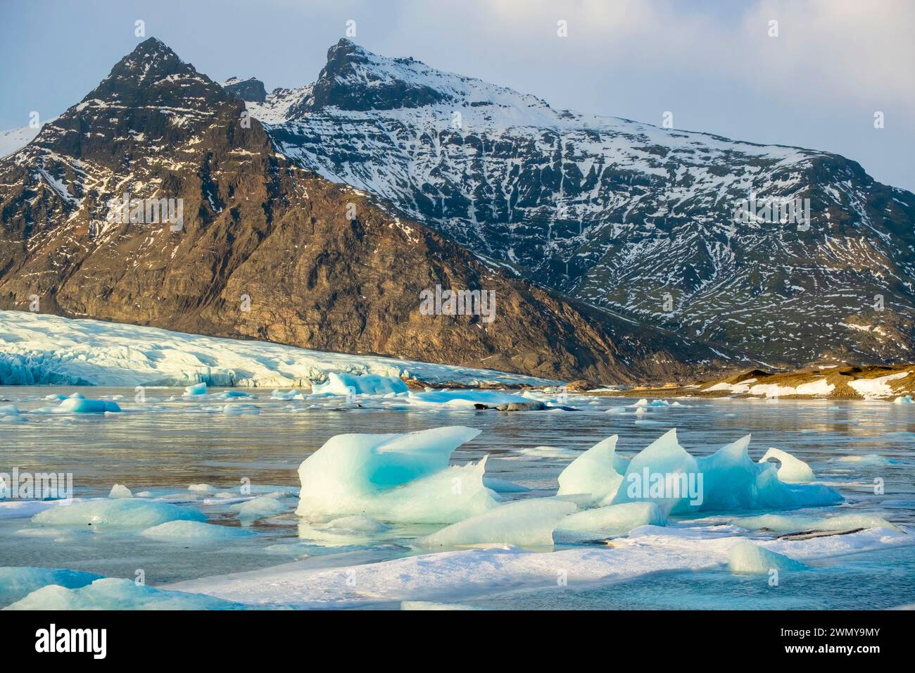 Iceland, South Coast, Vatnajokull National Park, Skaftafell, glacier and glacial lake of Fjallsárlón Stock Photo