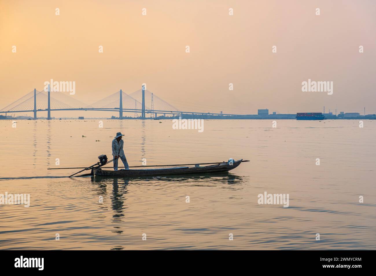 Vietnam, Mekong Delta, Vinh Long province, An Binh Island, fisherman on the Mekong river, My Thuan bridges in the background Stock Photo