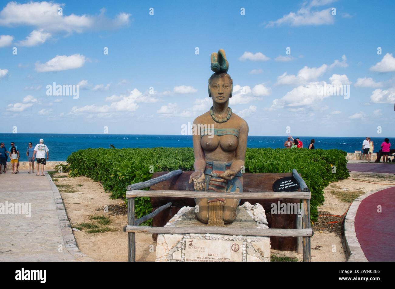 Statue woman in isla mujeres hires stock photography and images Alamy