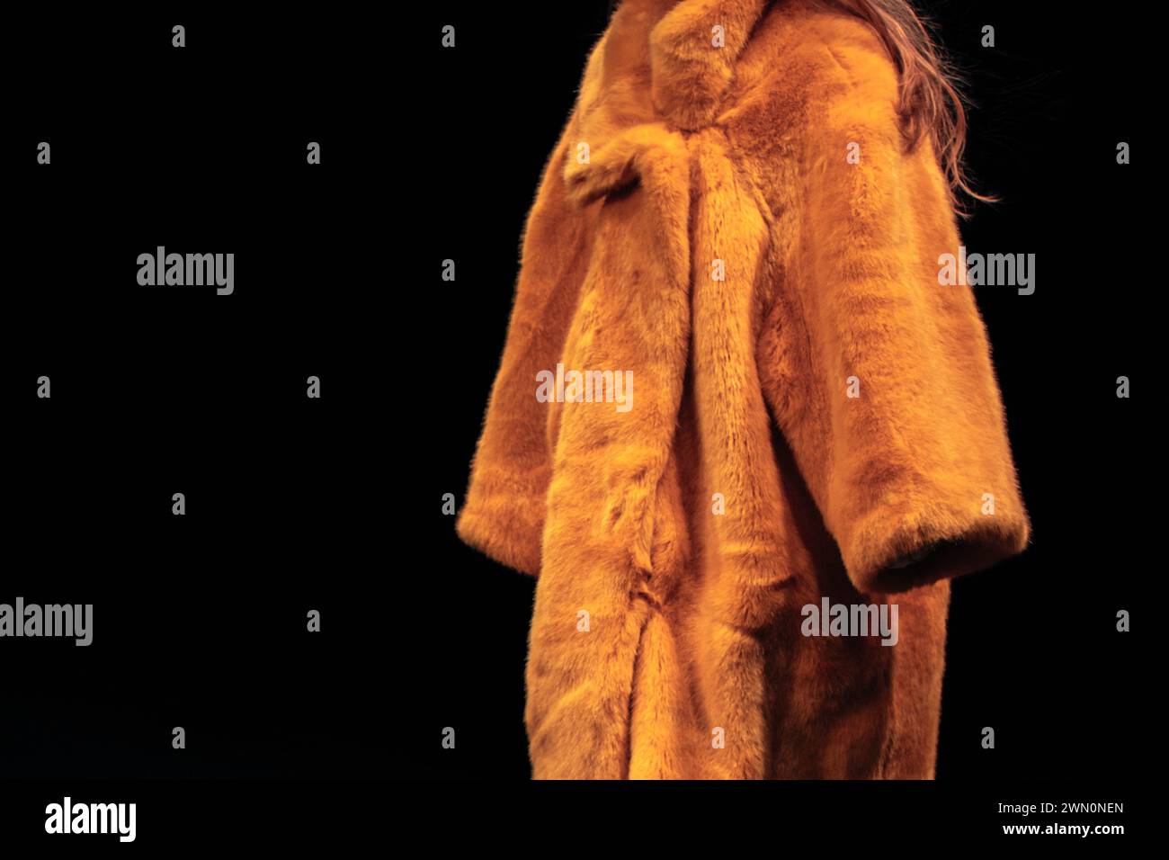 Wearing a trench coat hi-res stock photography and images - Alamy