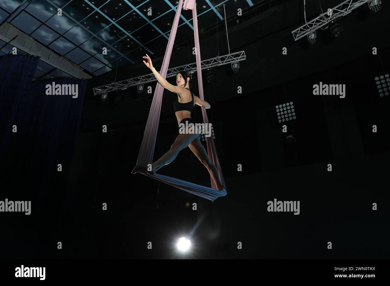 Aerial silk performance hi-res stock photography and images - Page 3 - Alamy