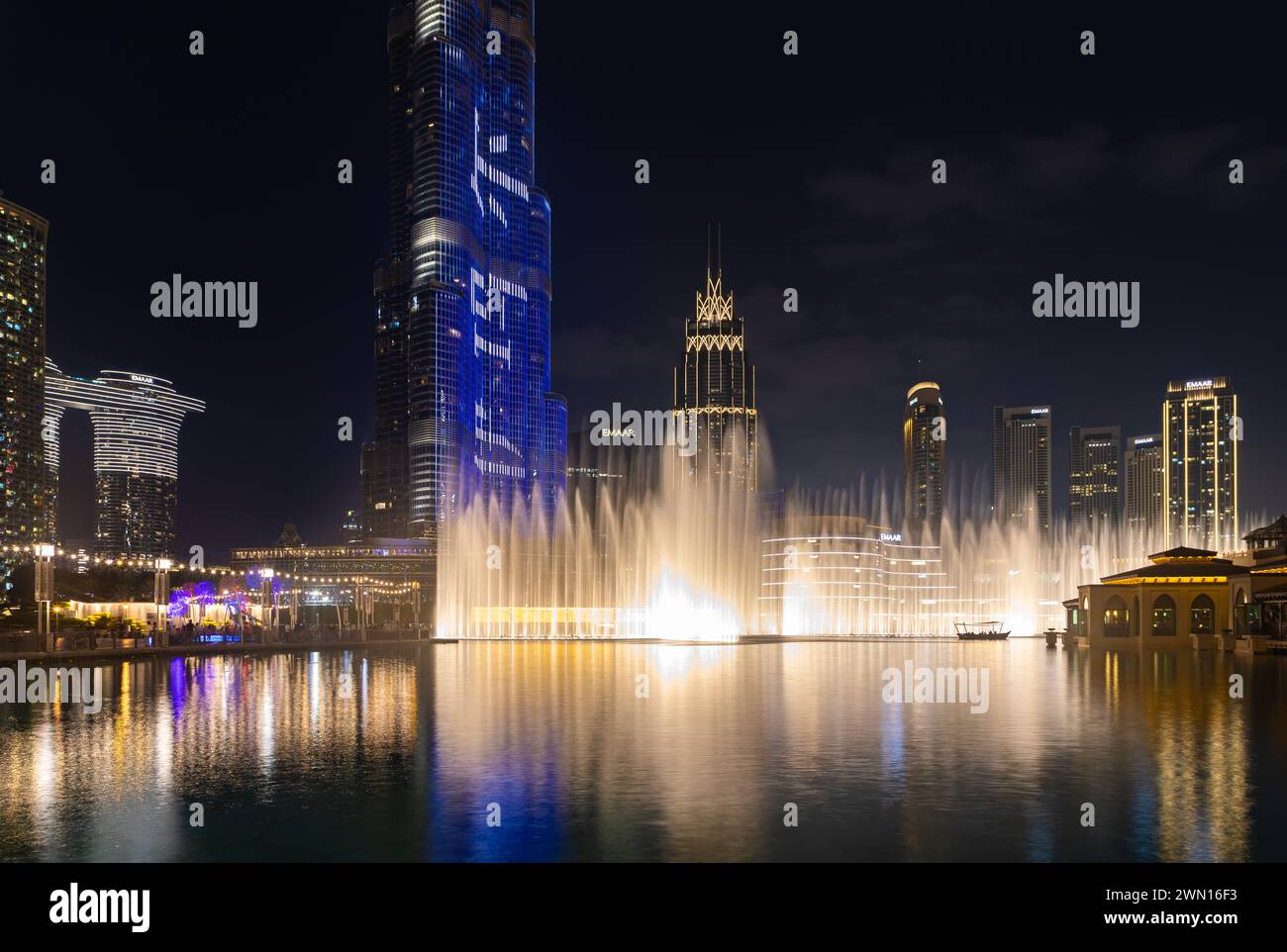 A picture of the Dubai Fountain light and water show at night Stock ...