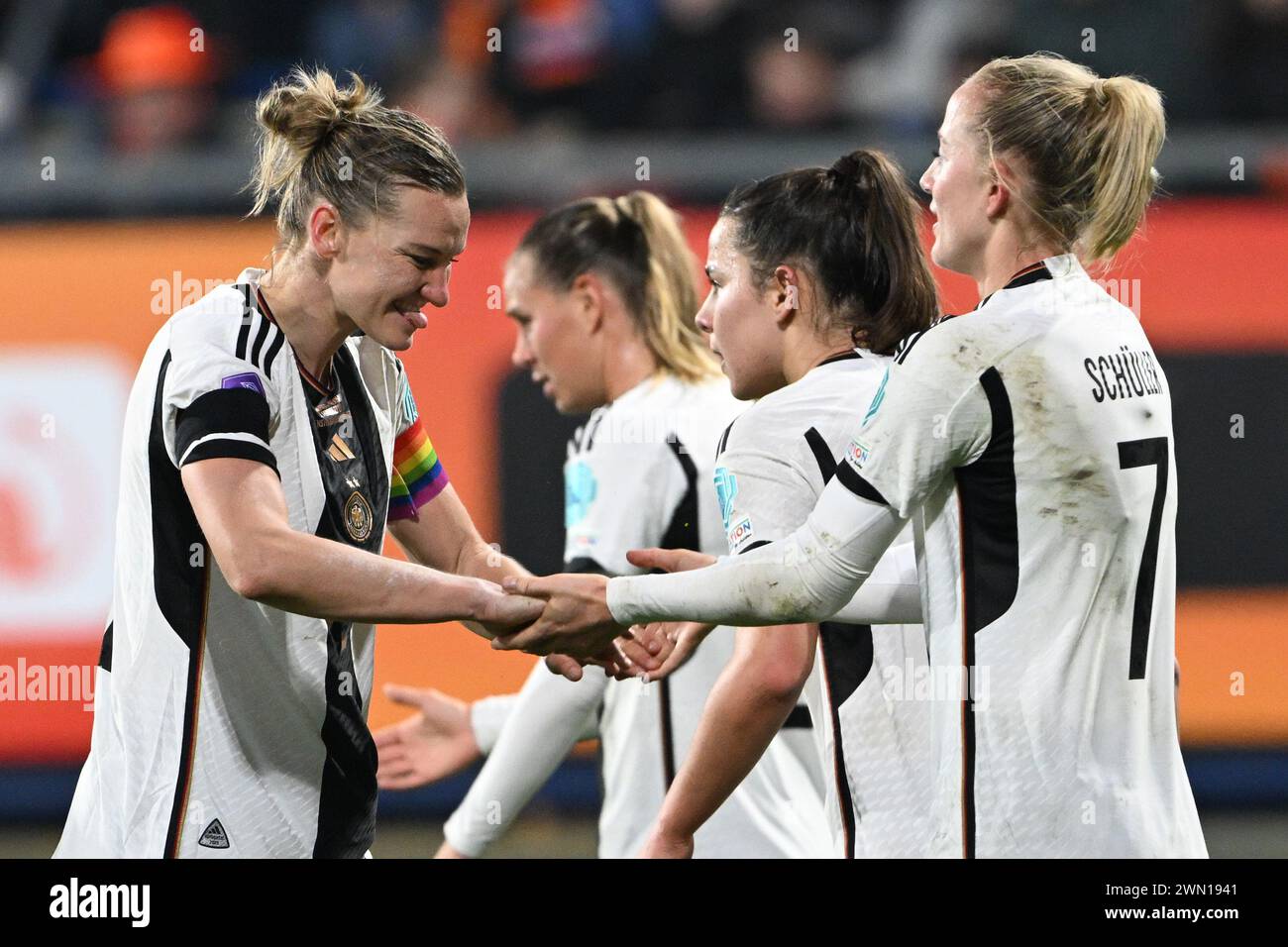 Heerenveen, Netherlands. 28th Feb, 2024. Soccer, Women: Nations League A Women, Netherlands - Germany, play-off round, match for 3rd place, Abe Lenstra Stadium. Lea Schüller from Germany (r) and Alexandra Popp from Germany (l) celebrate their 0:2 lead goal. Credit: Federico Gambarini/dpa/Alamy Live News Stock Photo